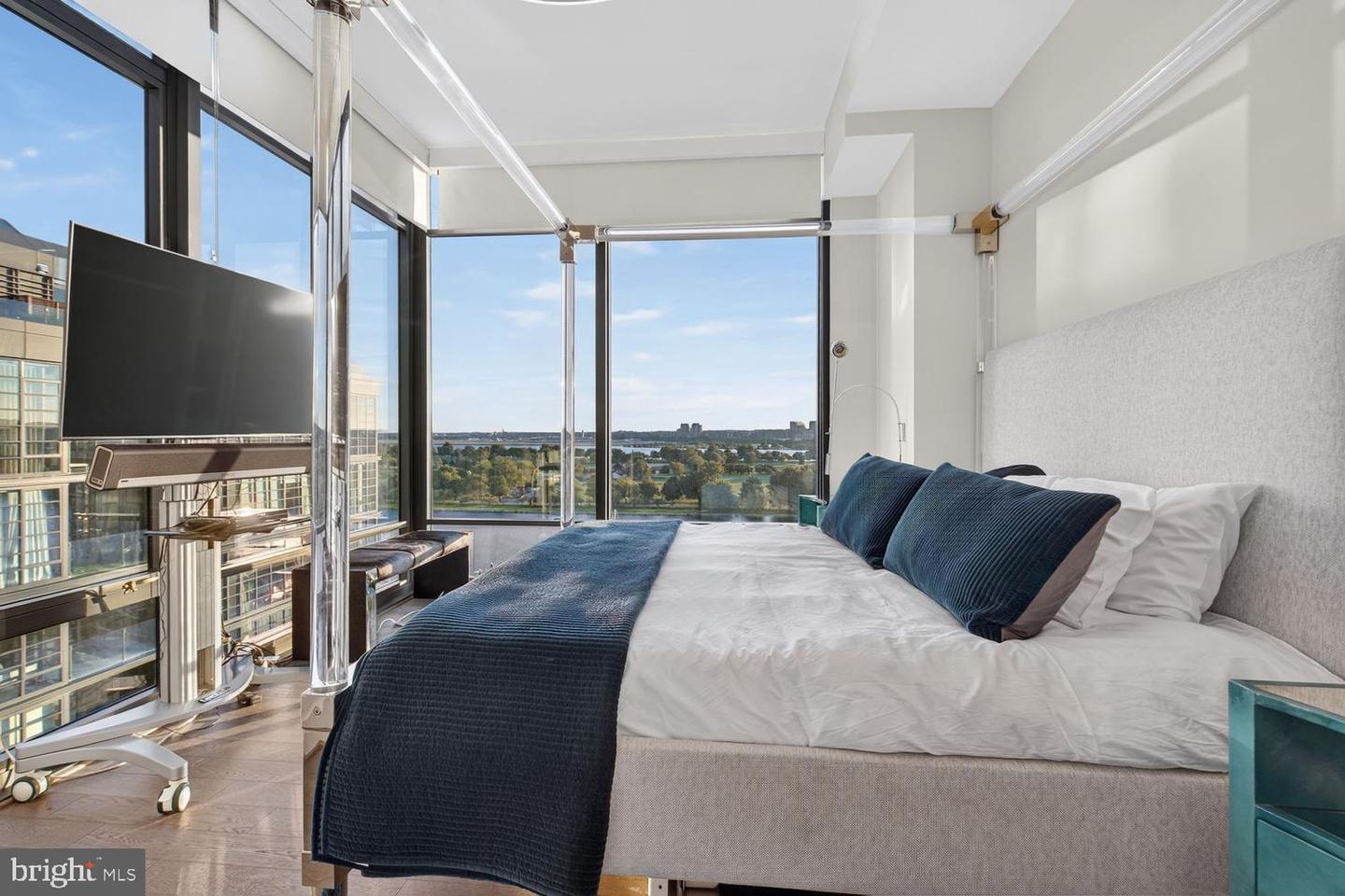 45 Sutton Sq Sw #ph01 Property Photo 41