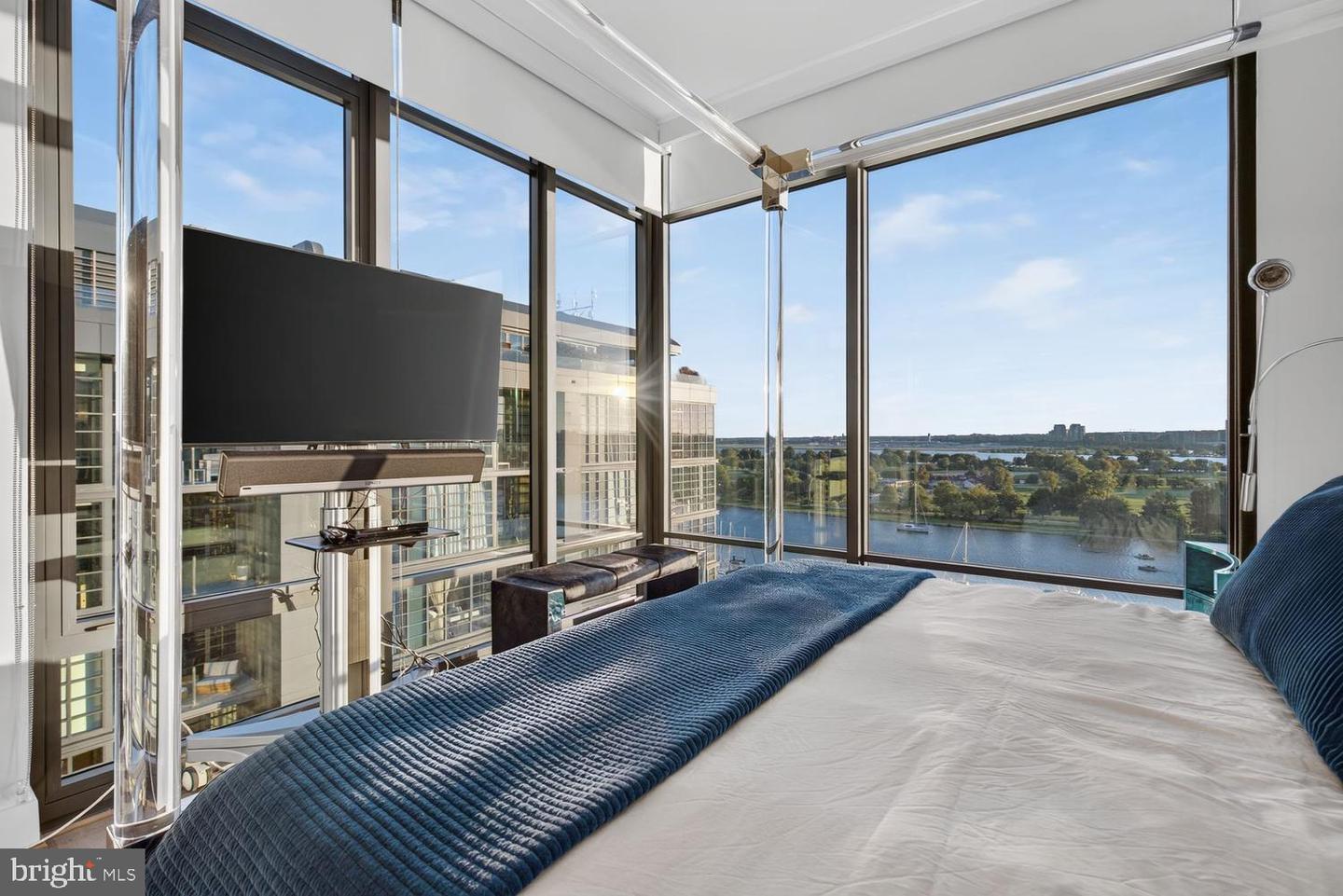 45 Sutton Sq Sw #ph01 Property Photo 42