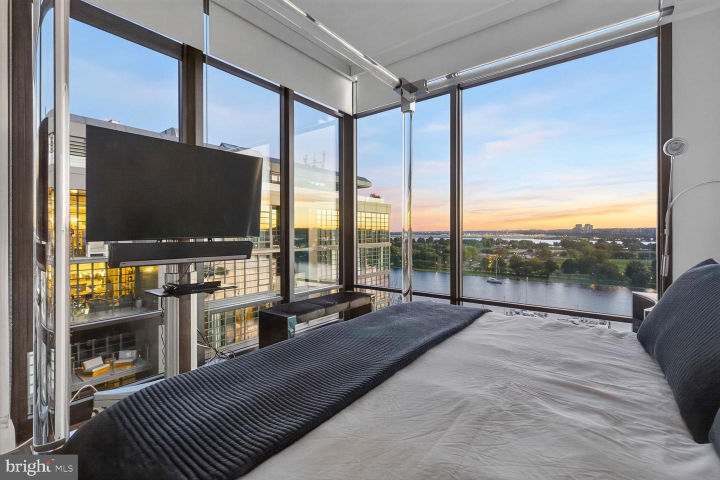 45 Sutton Sq Sw #ph01 Property Photo 43