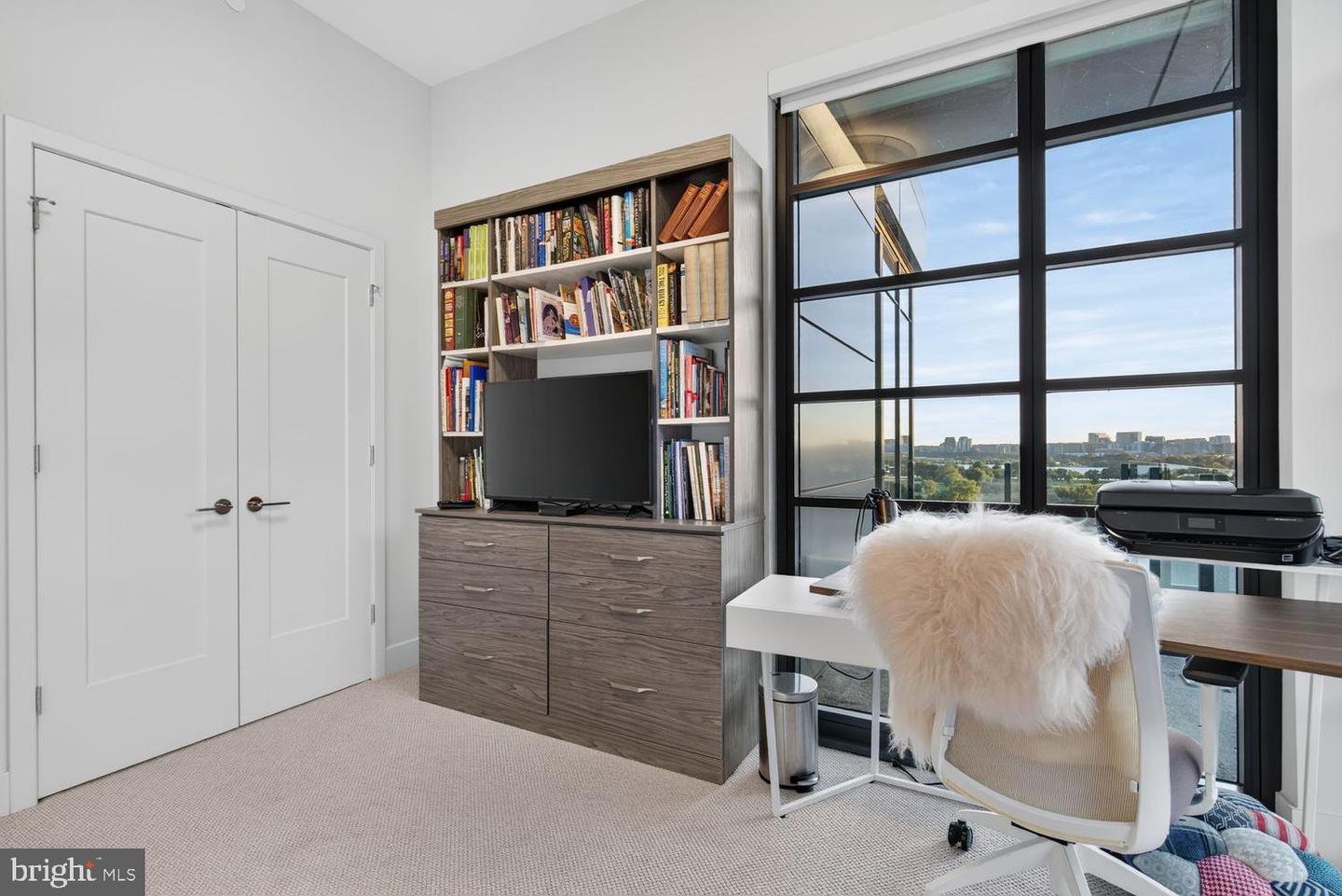 45 Sutton Sq Sw #ph01 Property Photo 51