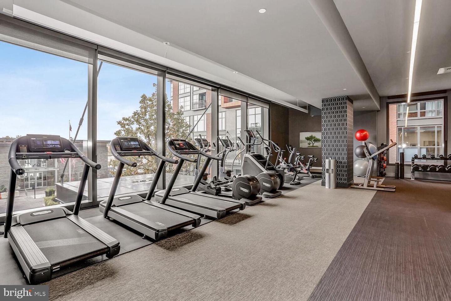 45 Sutton Sq Sw #ph01 Property Photo 63