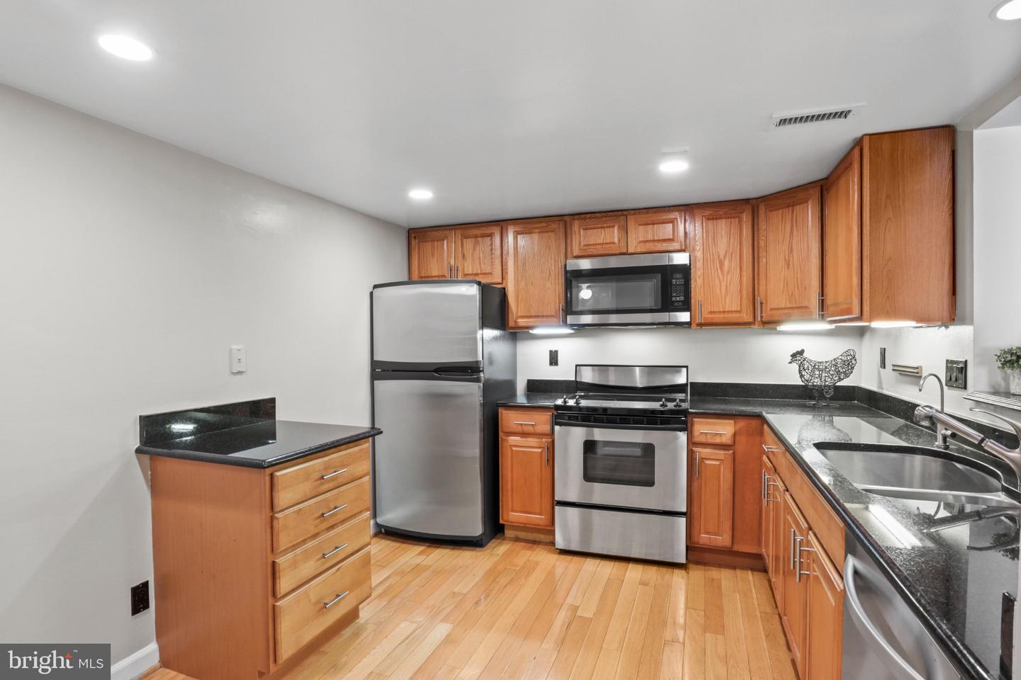 1080 Wisconsin Ave Nw #2012 Property Photo 14