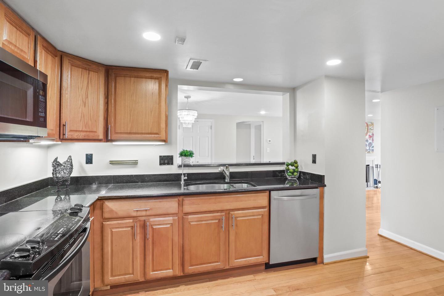 1080 Wisconsin Ave Nw #2012 Property Photo 15