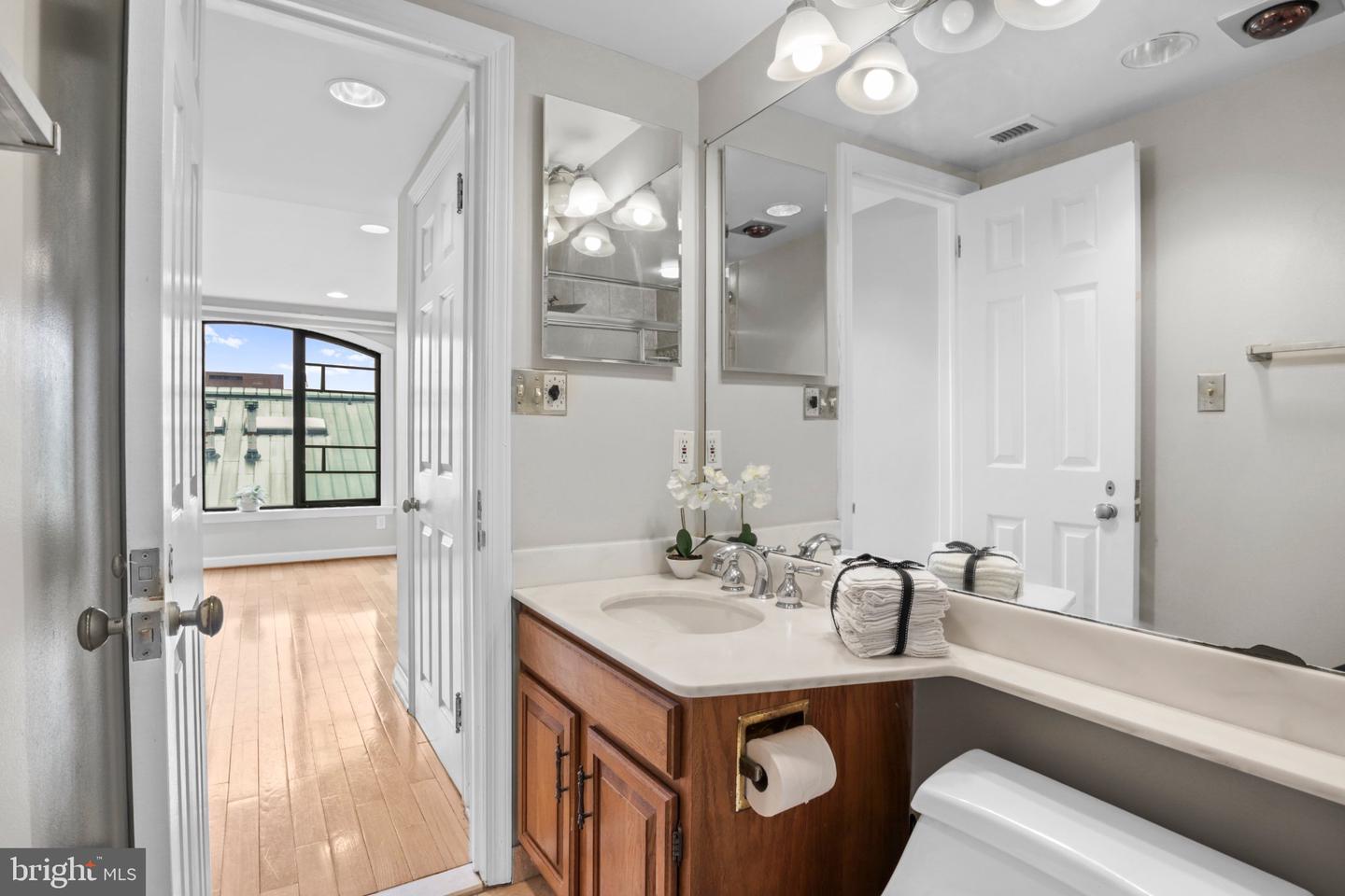 1080 Wisconsin Ave Nw #2012 Property Photo 27