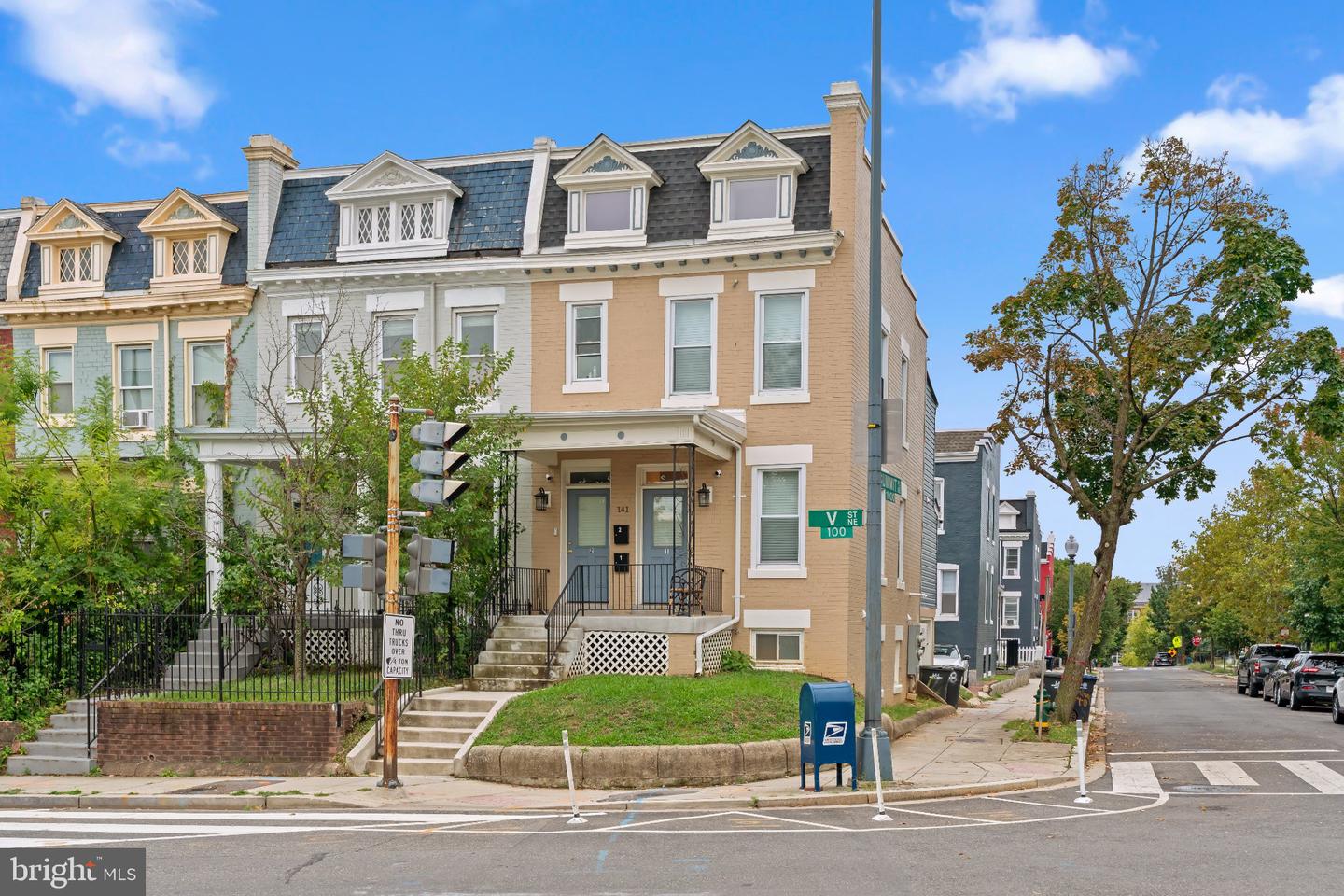 141 V St Ne #1 Property Photo 2