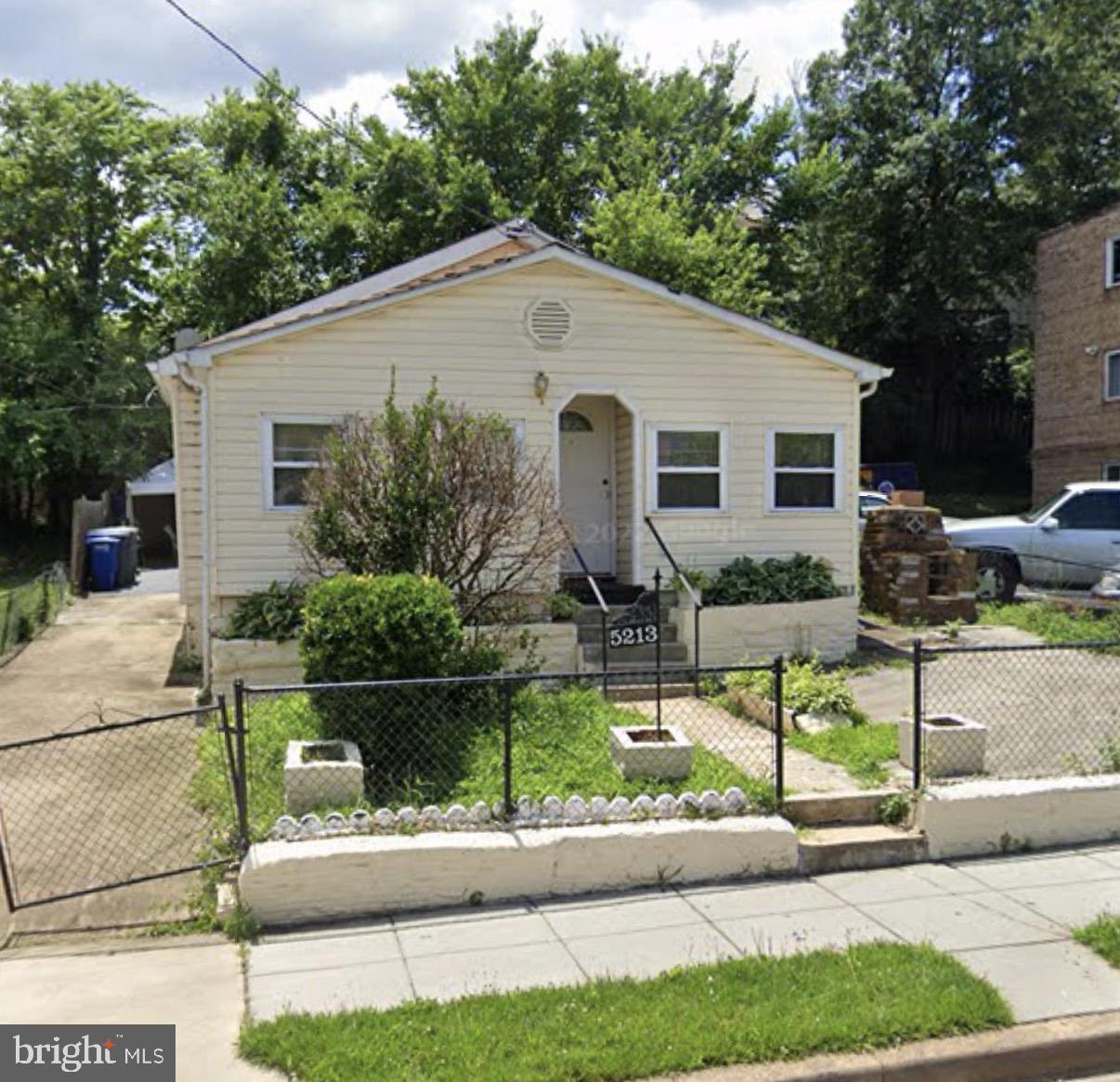 5213 CALL PL SE Property Photo 1