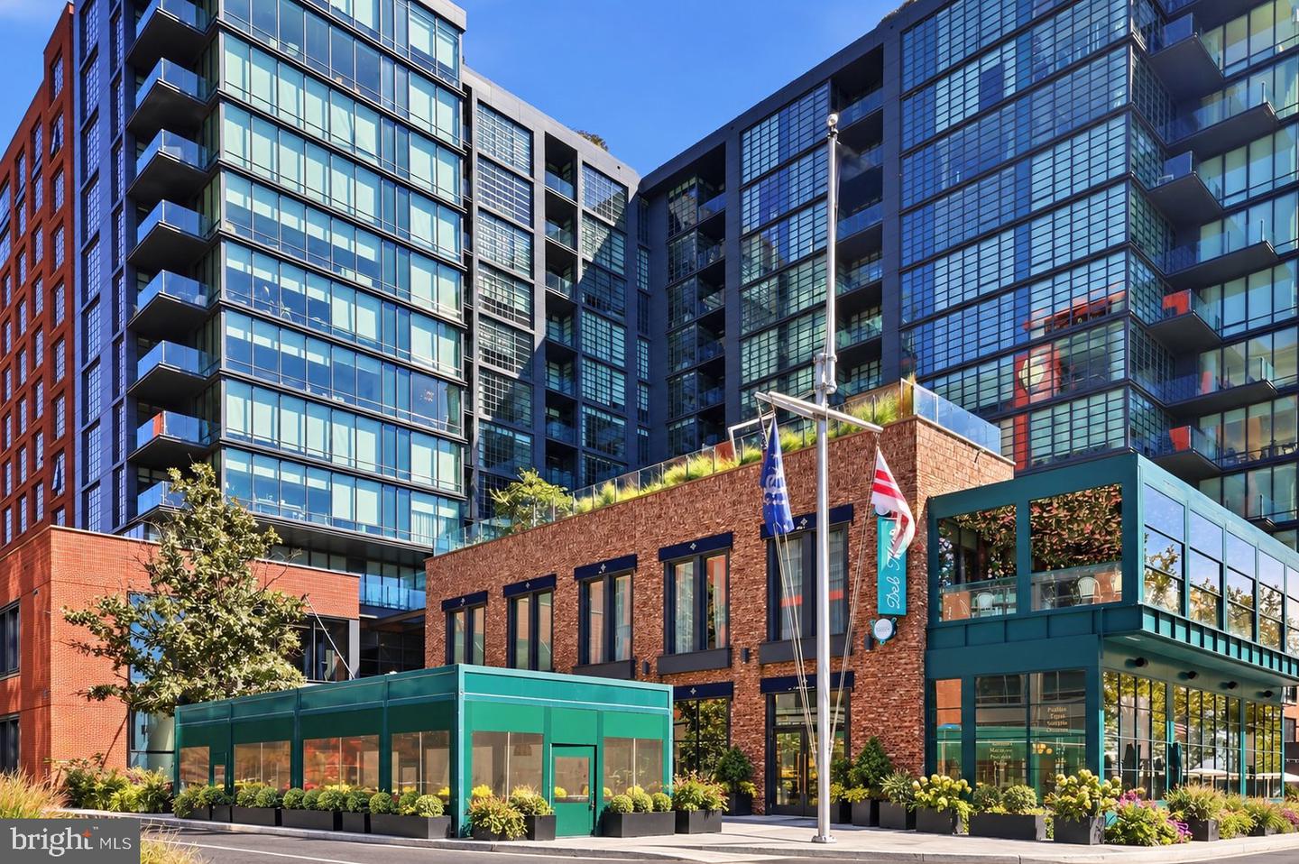 45 SUTTON SQ SW #706 Property Photo 1