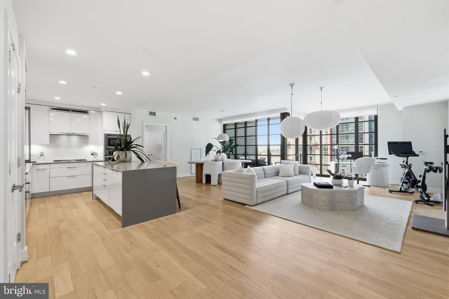 45 Sutton Sq Sw #706 Property Photo 2