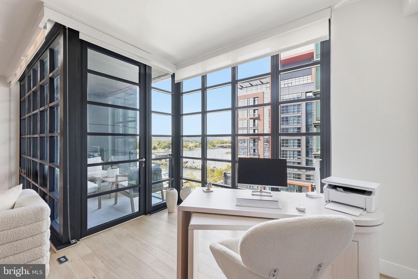 45 Sutton Sq Sw #706 Property Photo 8