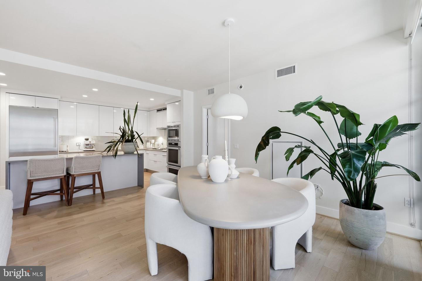 45 Sutton Sq Sw #706 Property Photo 9