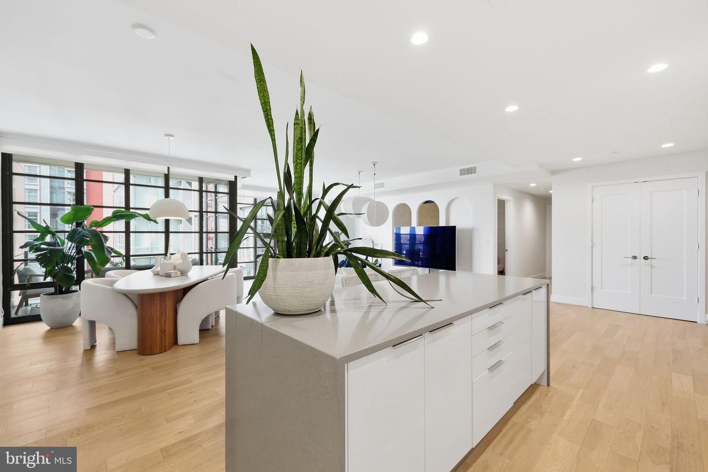 45 Sutton Sq Sw #706 Property Photo 12