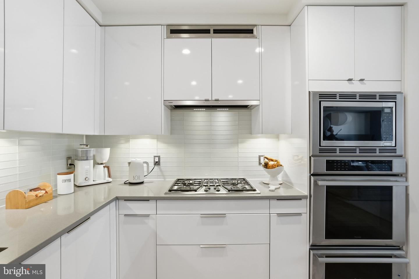 45 Sutton Sq Sw #706 Property Photo 16