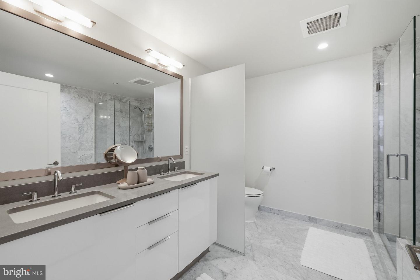 45 Sutton Sq Sw #706 Property Photo 23