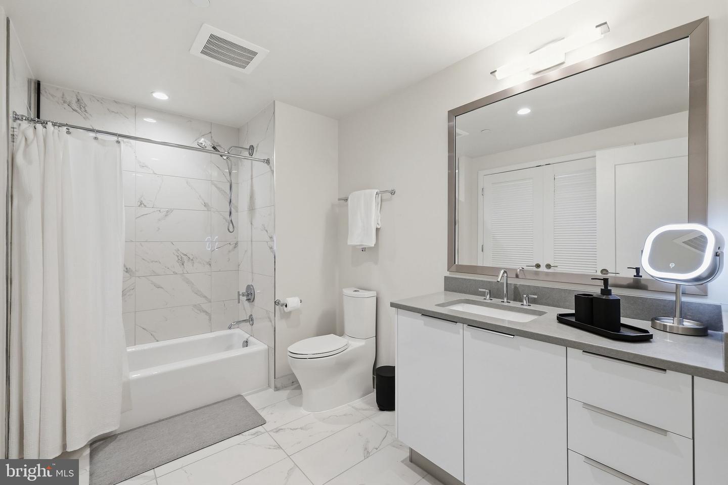 45 Sutton Sq Sw #706 Property Photo 31