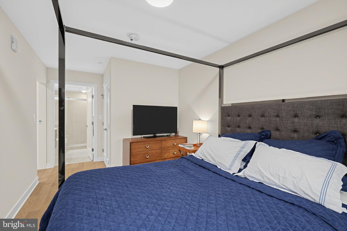 37 L St Se #401 Property Photo 6