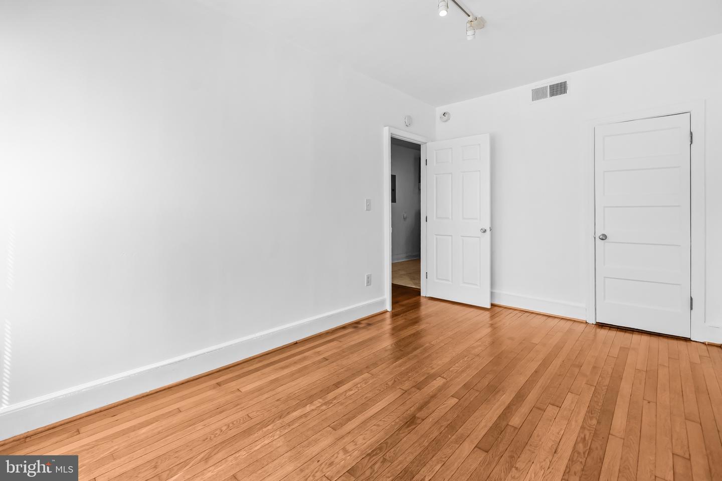 1508 V St Se #1 Property Photo 3