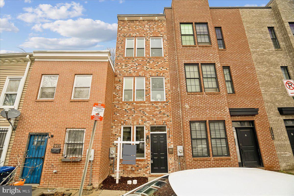 1538 LEVIS ST NE Property Photo 1