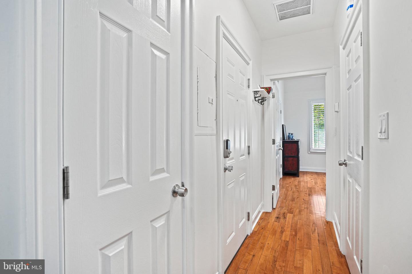 1102 Holbrook Ter Ne #3 Property Photo 14