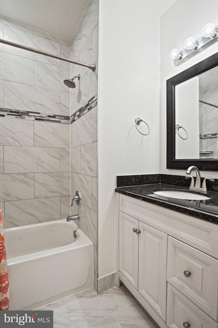 1102 Holbrook Ter Ne #3 Property Photo 16