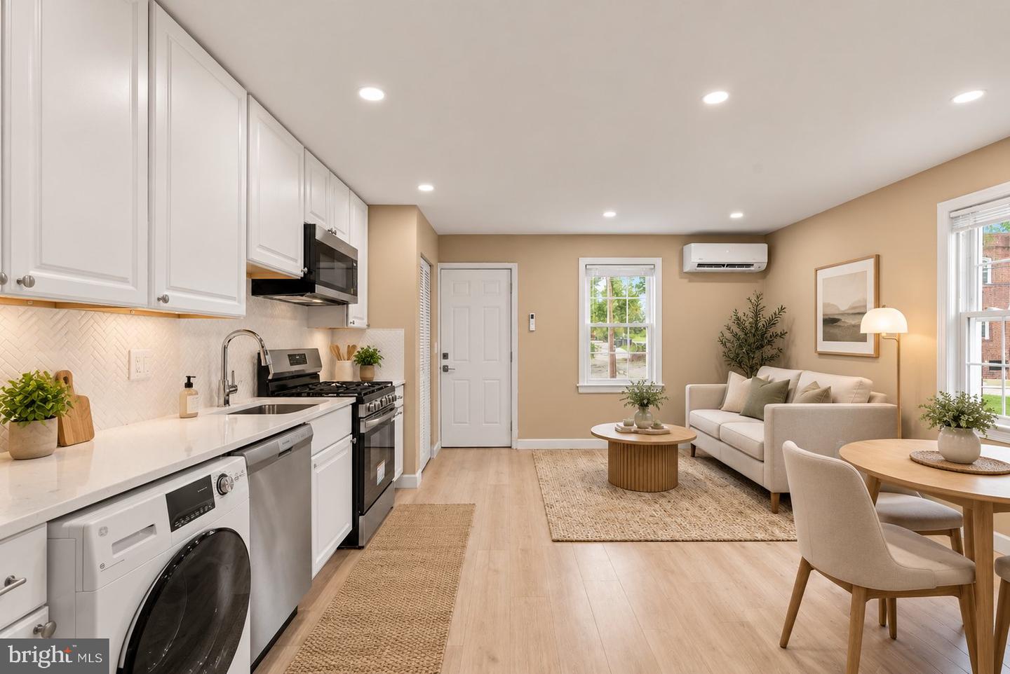 513 45th St Ne #unit 2 Property Photo 3