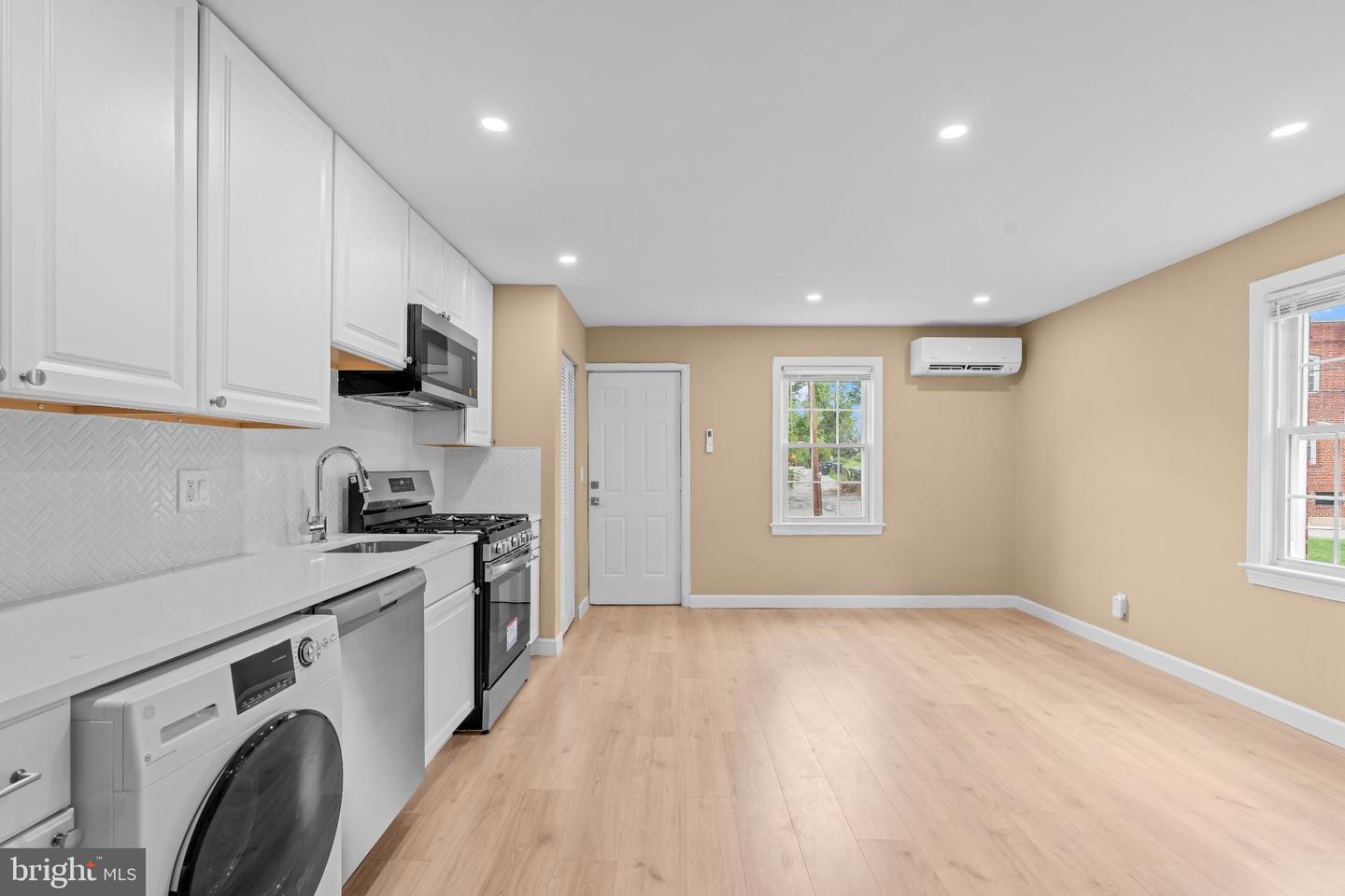513 45th St Ne #unit 2 Property Photo 4