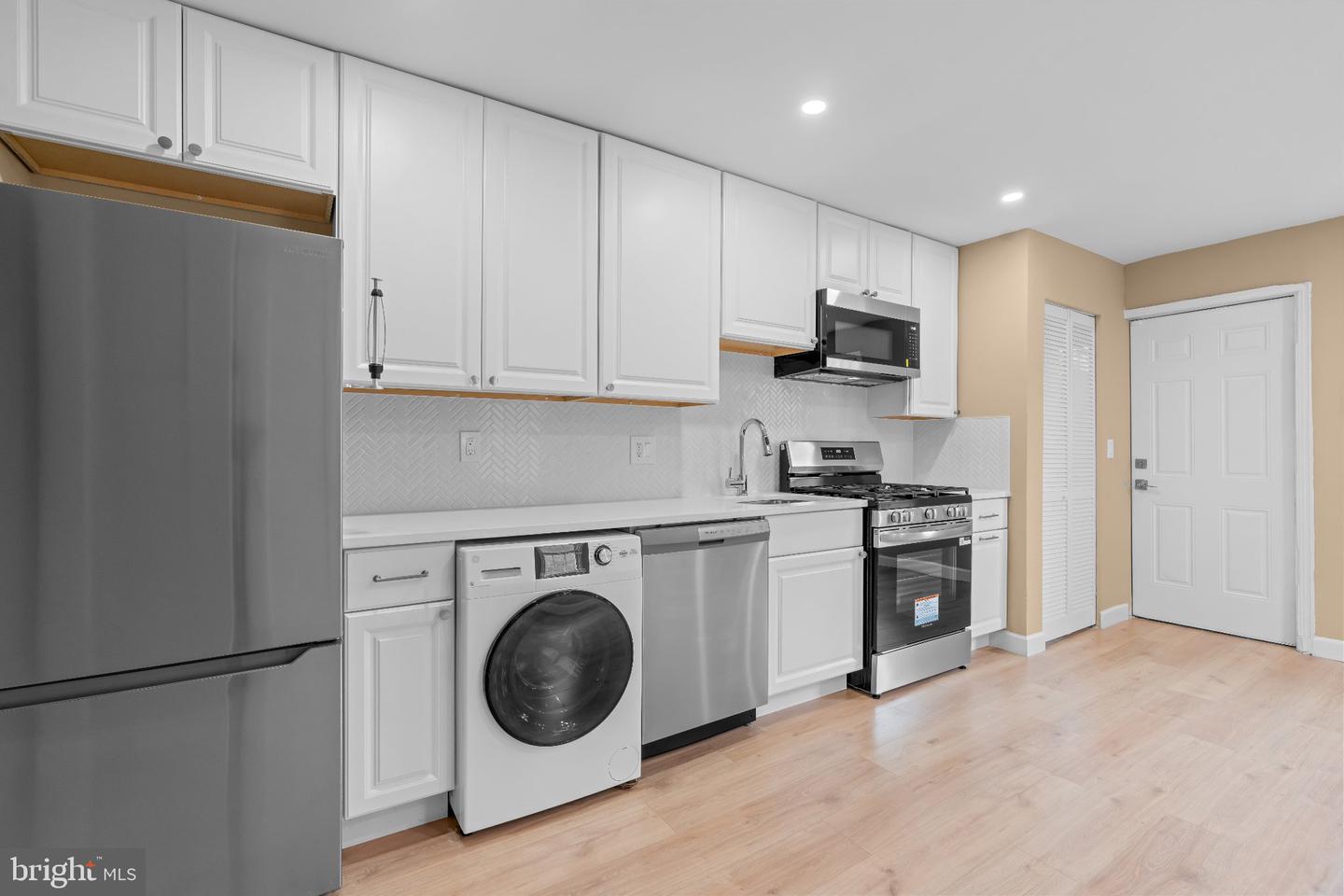 513 45th St Ne #unit 2 Property Photo 5