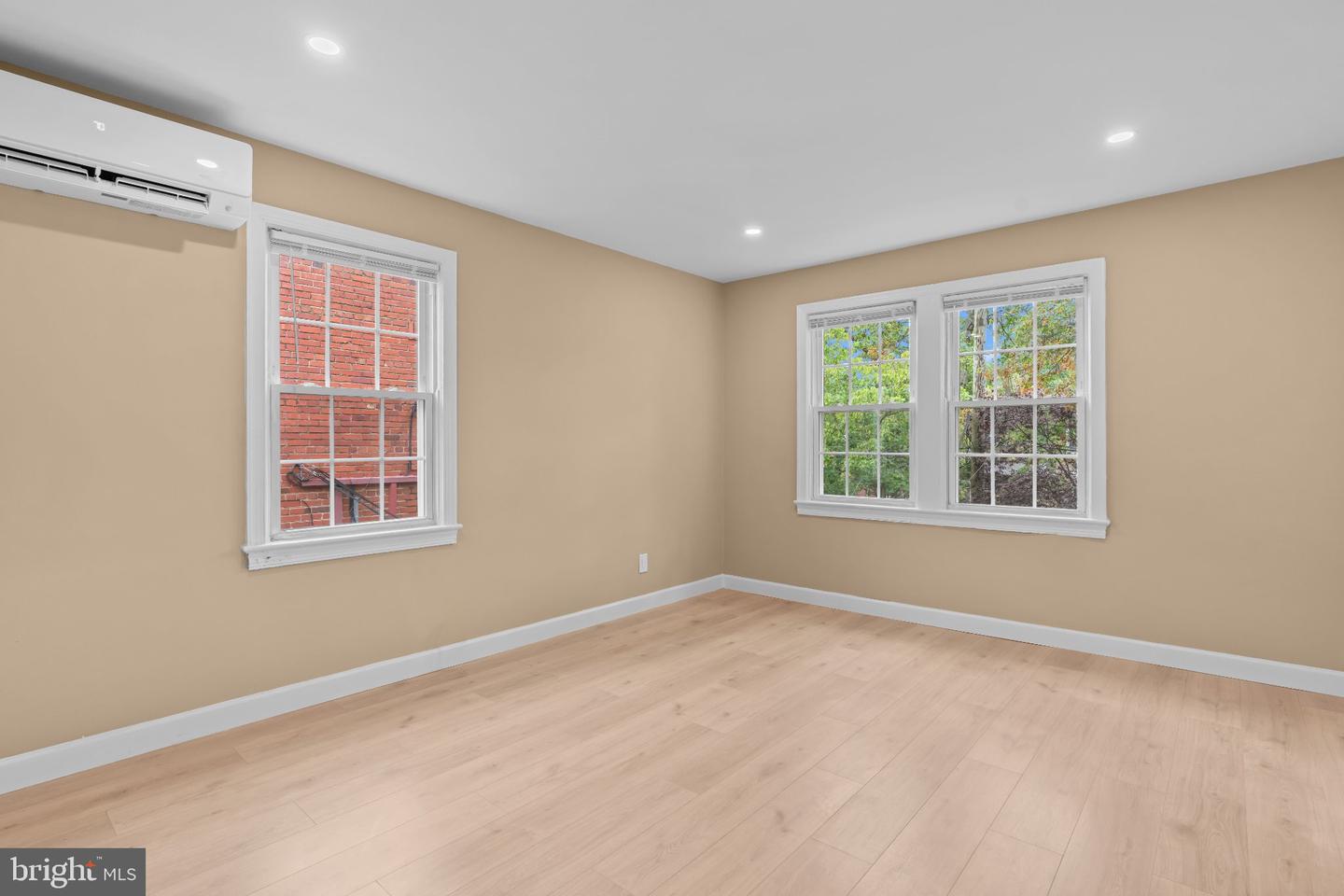 513 45th St Ne #unit 2 Property Photo 8