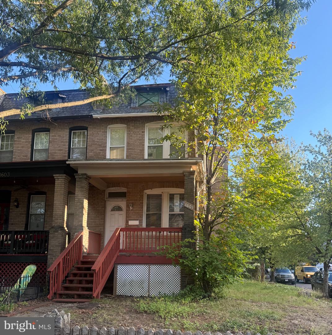 1601 E St Se Property Photo 1