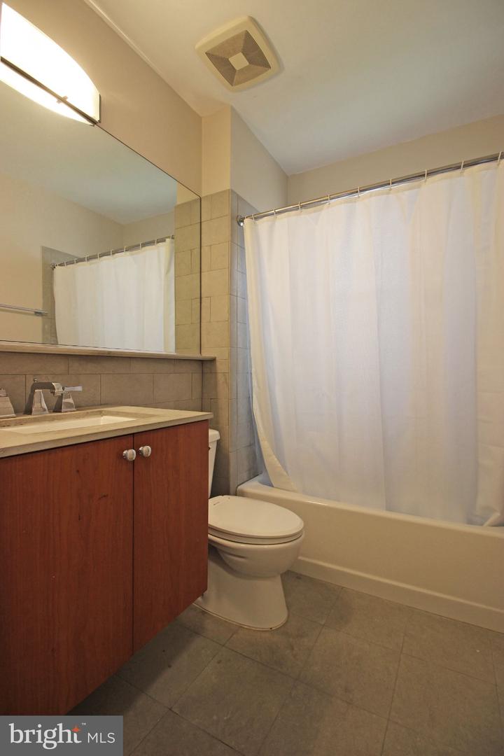 1121 24th St Nw #409 Property Photo 9
