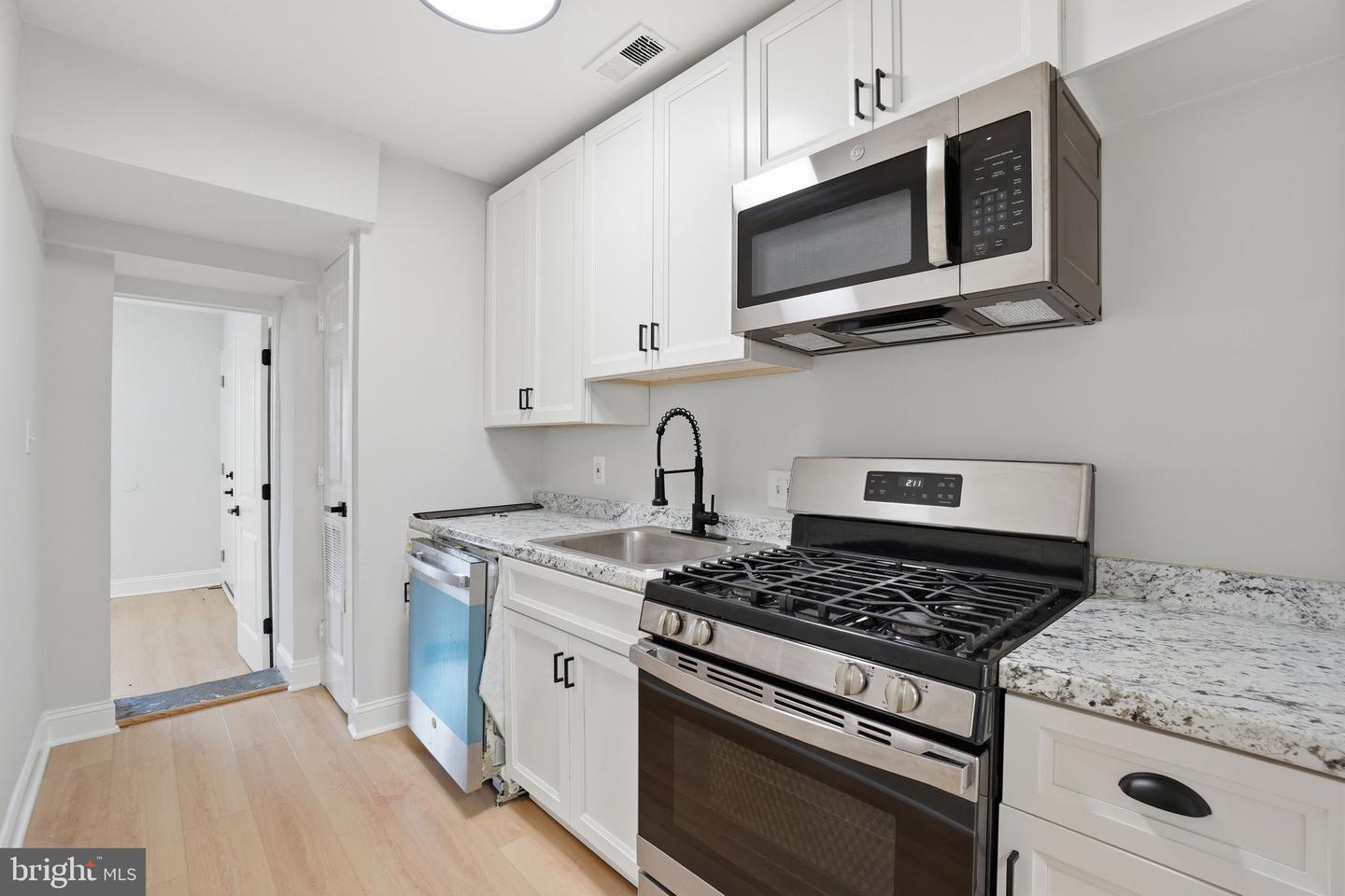 1250 Queen St Ne #2 Property Photo 5