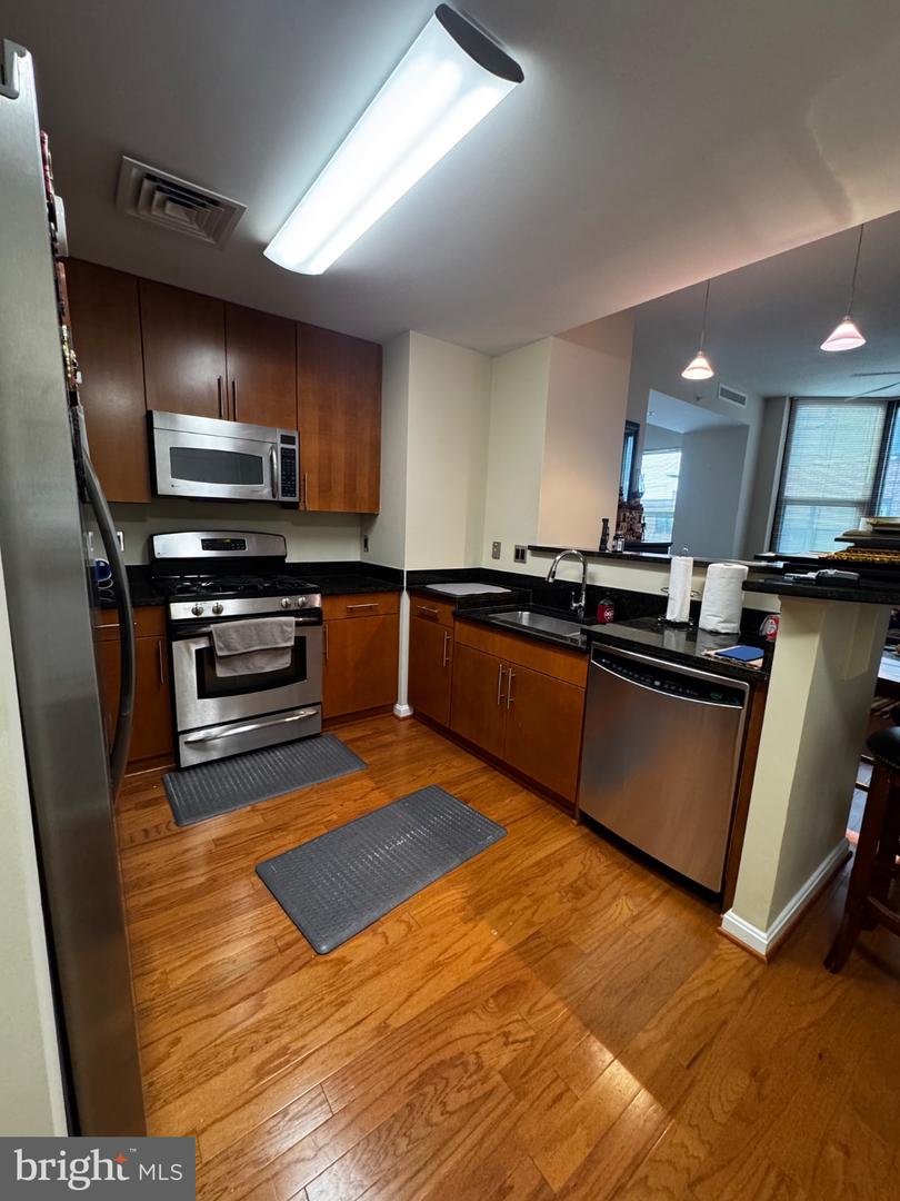 1390 Kenyon St Nw #611 Property Photo 2