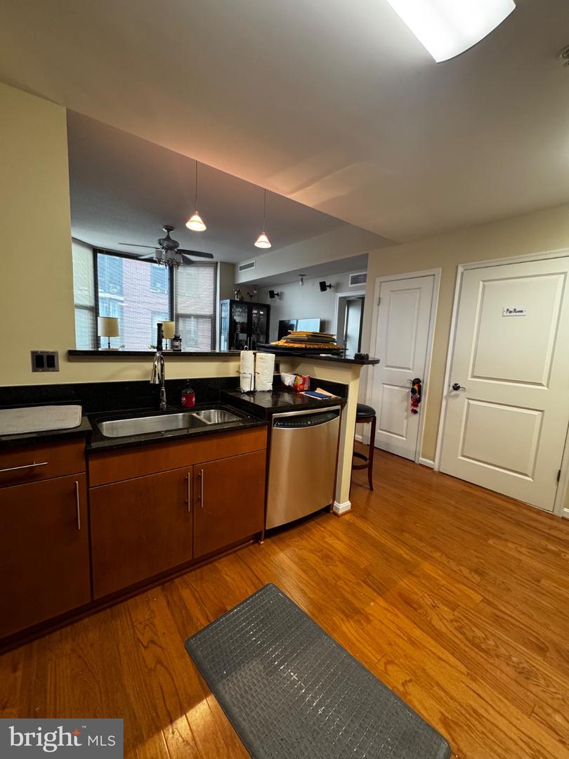 1390 Kenyon St Nw #611 Property Photo 3