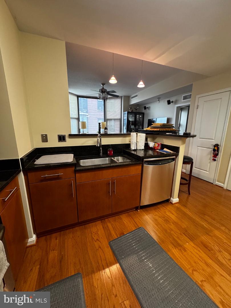 1390 Kenyon St Nw #611 Property Photo 4