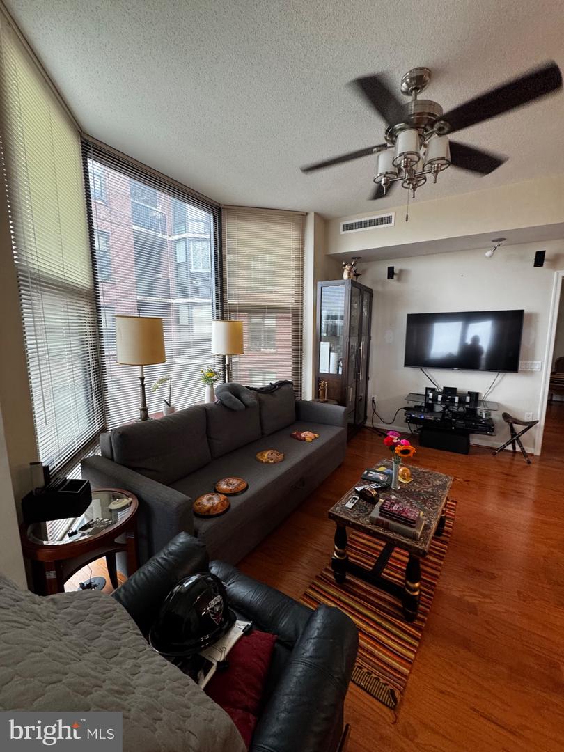 1390 Kenyon St Nw #611 Property Photo 6