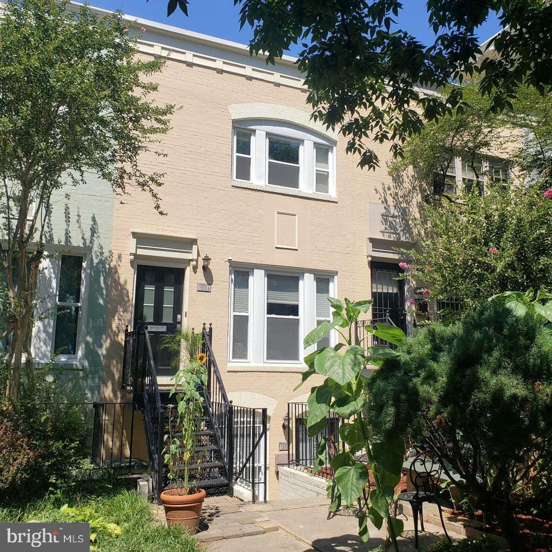 1910 NW 17TH ST NW #2 Property Photo 1