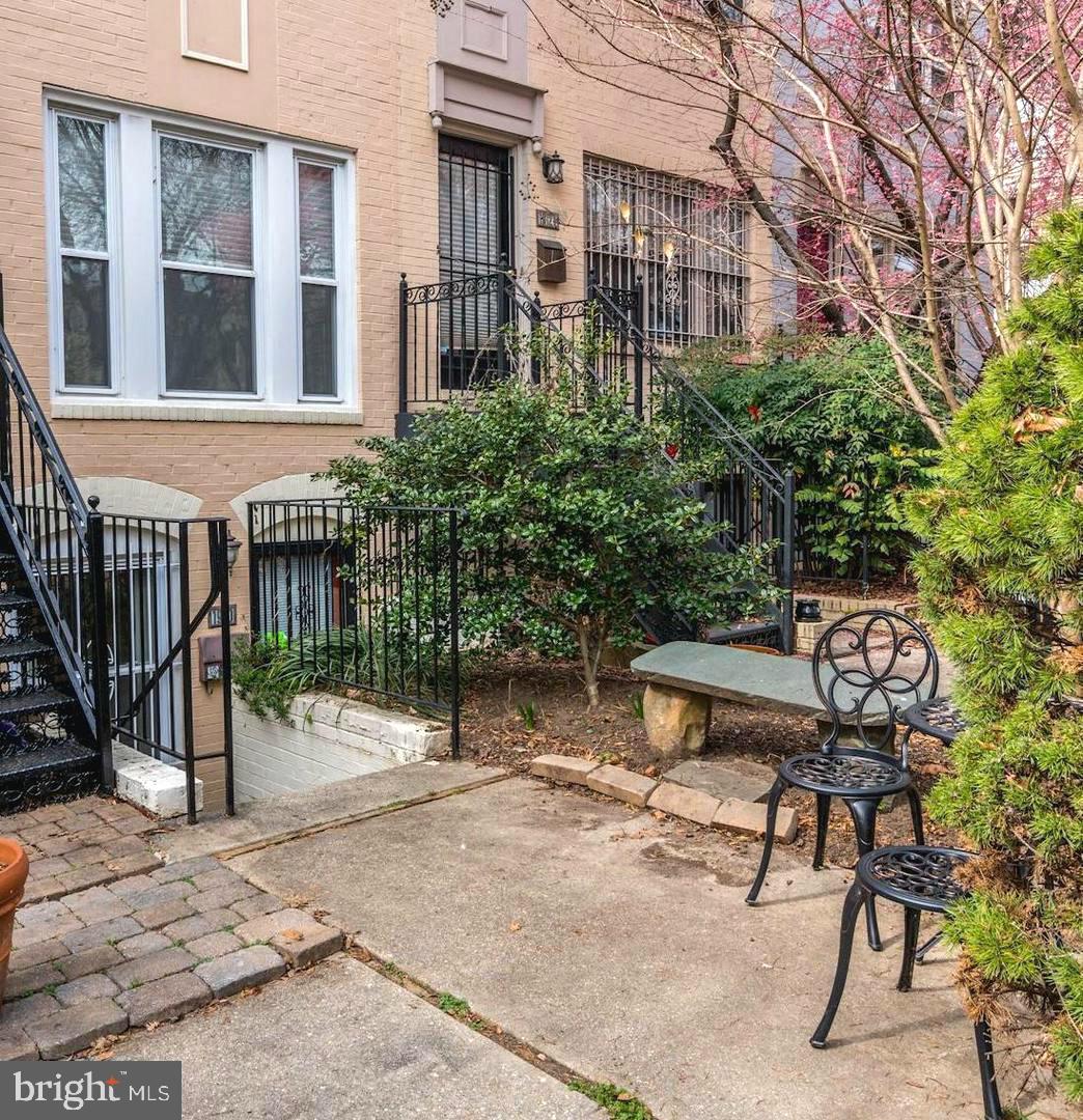 1910 Nw 17th St Nw #2 Property Photo 3