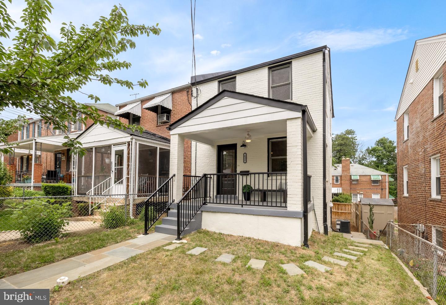 632 FARRAGUT PL NE Property Photo 1