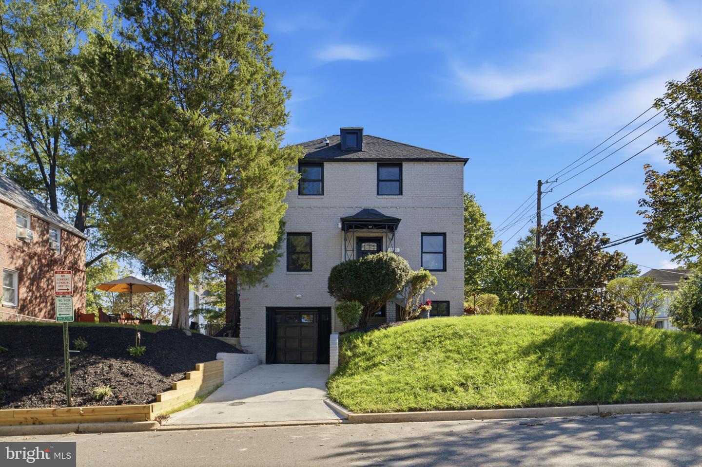 1601 HAMLIN ST NE Property Photo 1