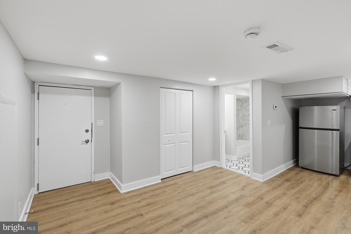 2388 Champlain St Nw #apt 10 Property Photo 4