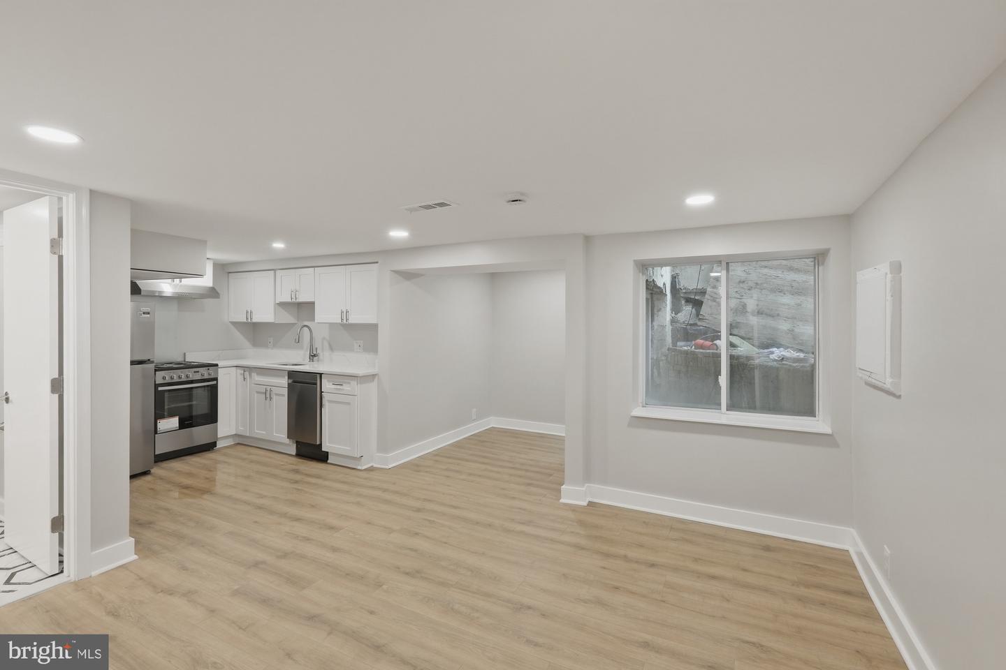 2388 Champlain St Nw #apt 10 Property Photo 8