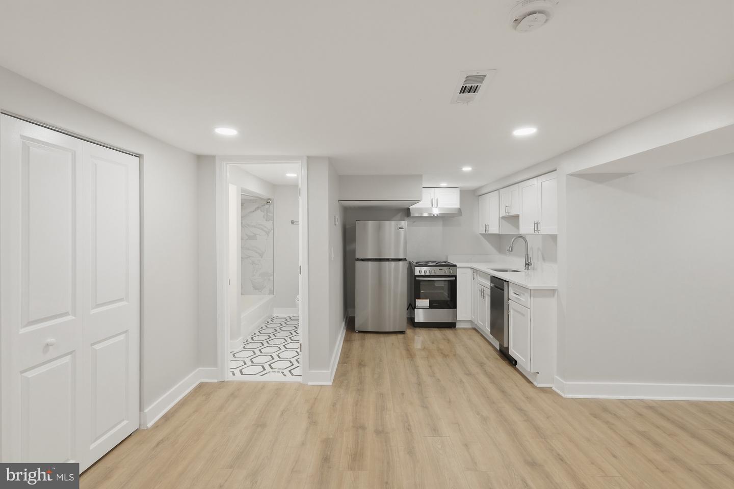 2388 Champlain St Nw #apt 10 Property Photo 9