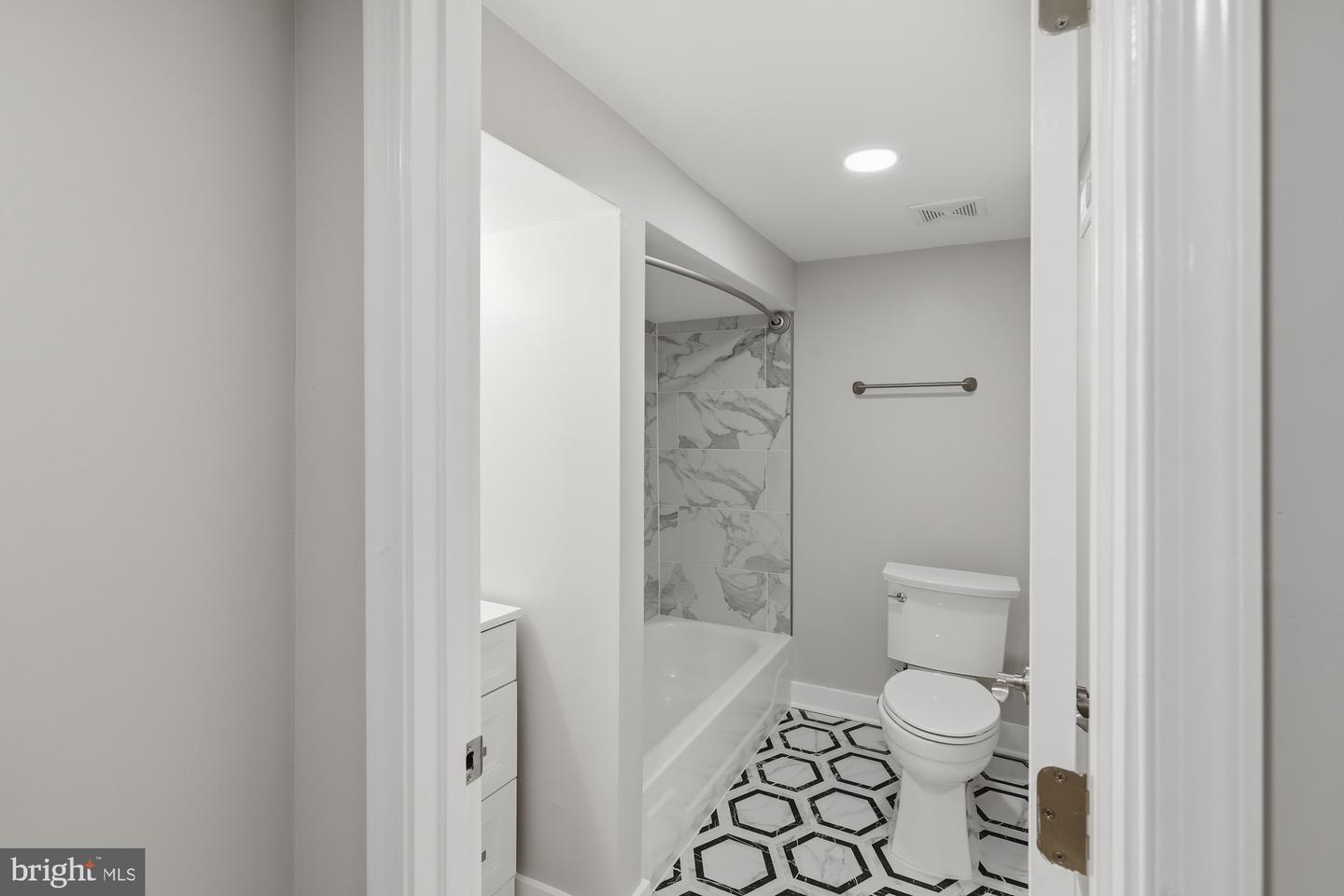 2388 Champlain St Nw #apt 10 Property Photo 12