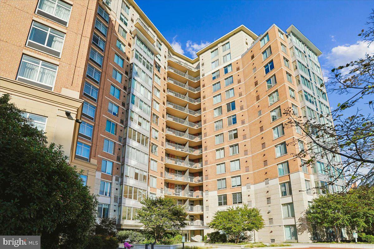 555 MASSACHUSETTS AVE NW #801 Property Photo 1