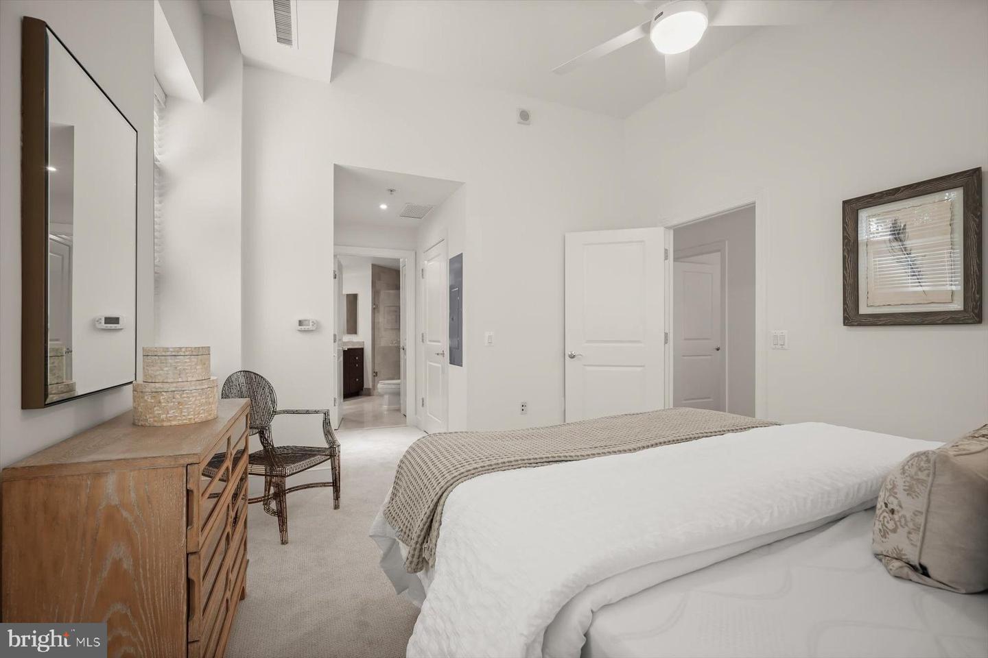 2425 L St Nw #115 Property Photo 17