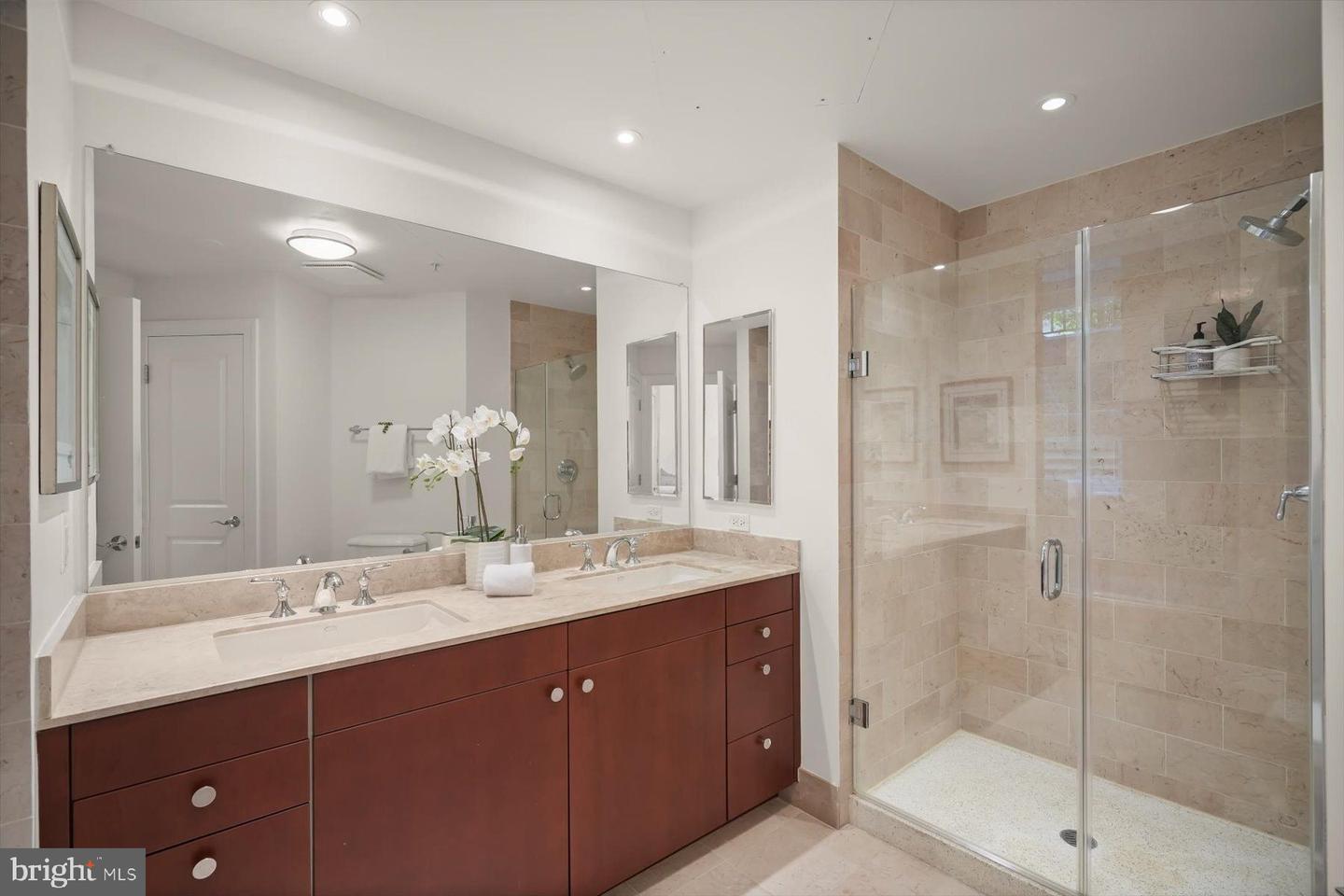 2425 L St Nw #115 Property Photo 18