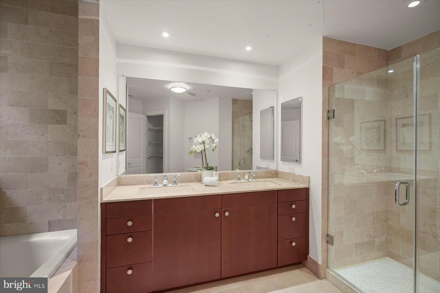 2425 L St Nw #115 Property Photo 19