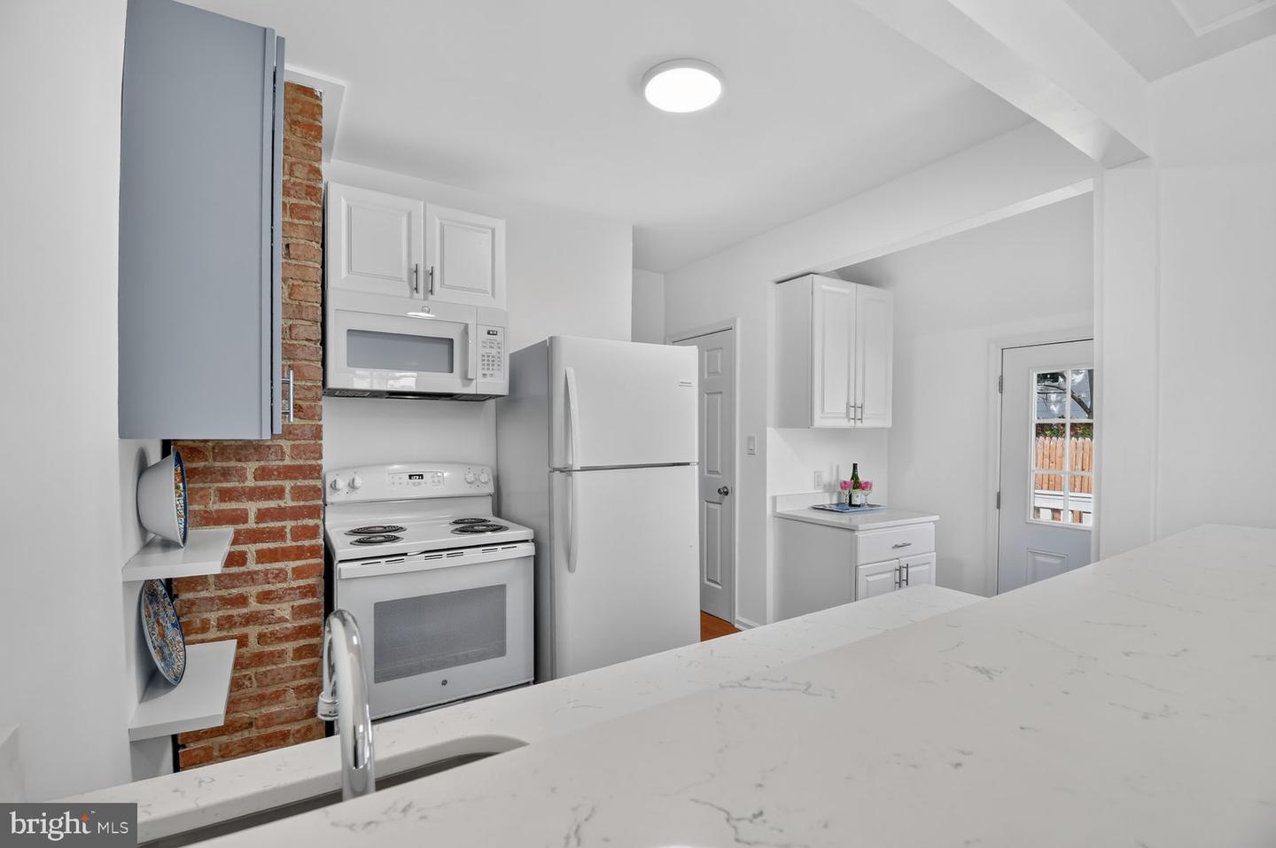 1004 Shepherd St Ne Property Photo 2