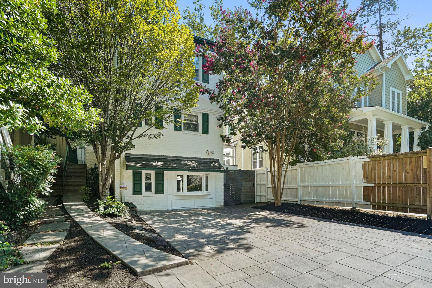 2749 ARIZONA AVE NW Property Photo 1