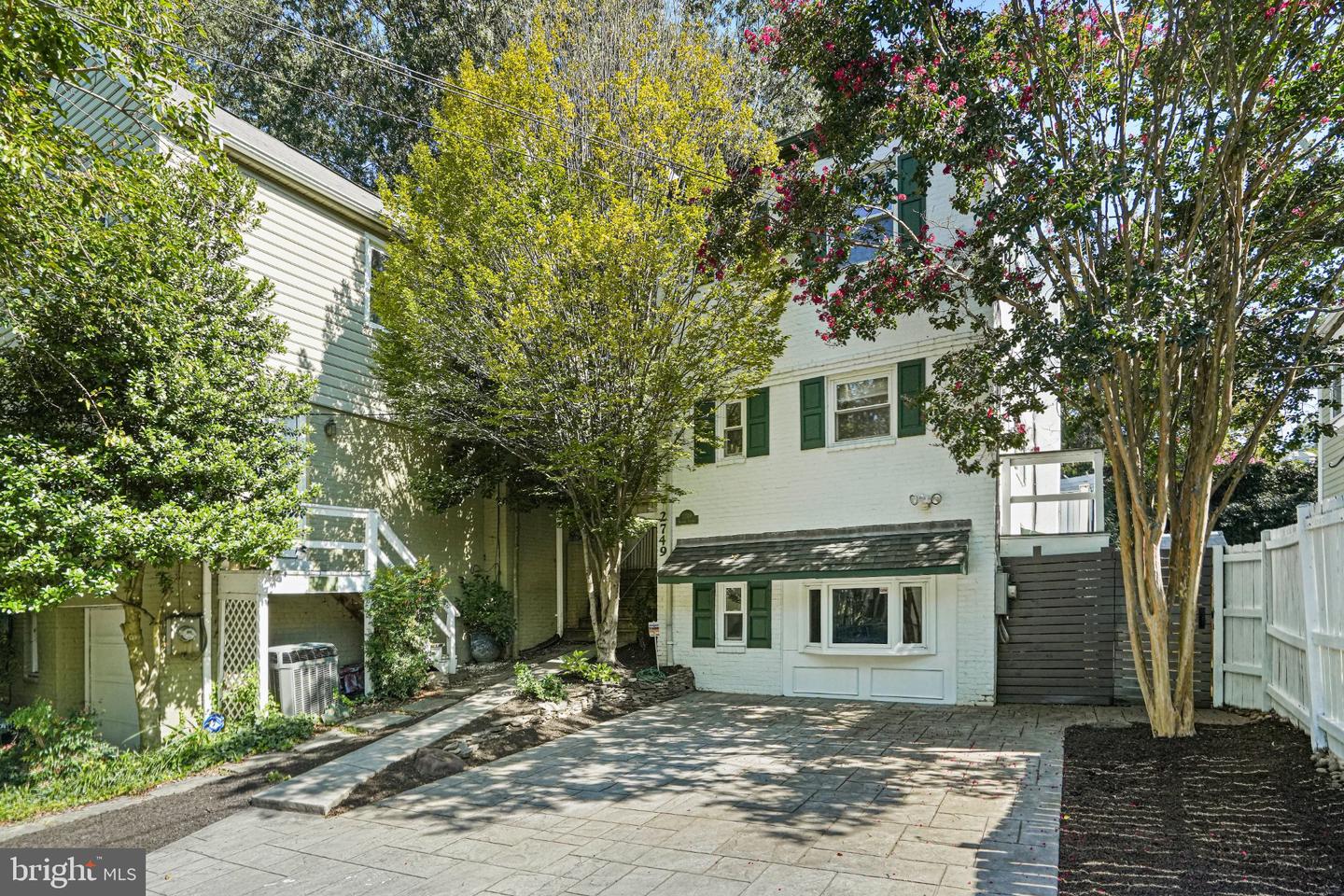 2749 Arizona Ave Nw Property Photo 2