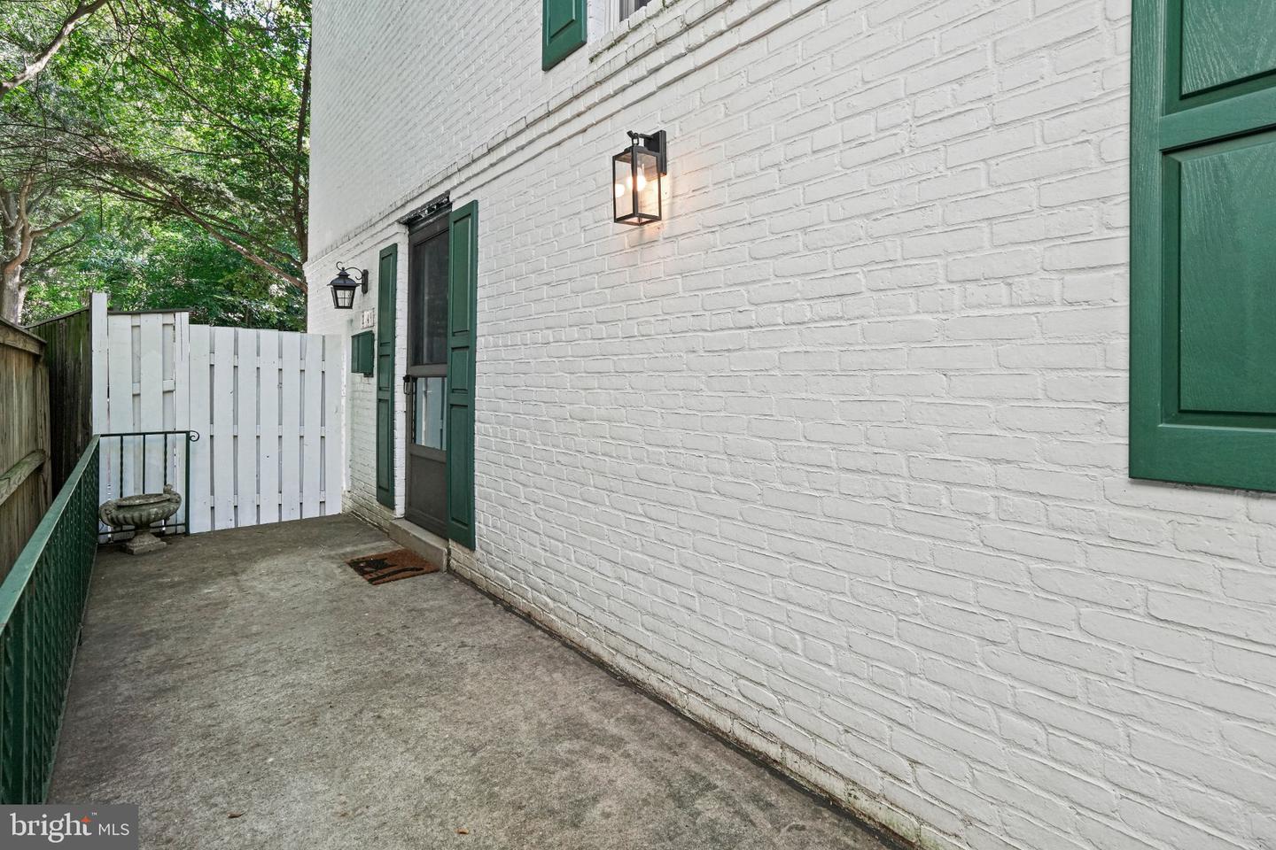 2749 Arizona Ave Nw Property Photo 4